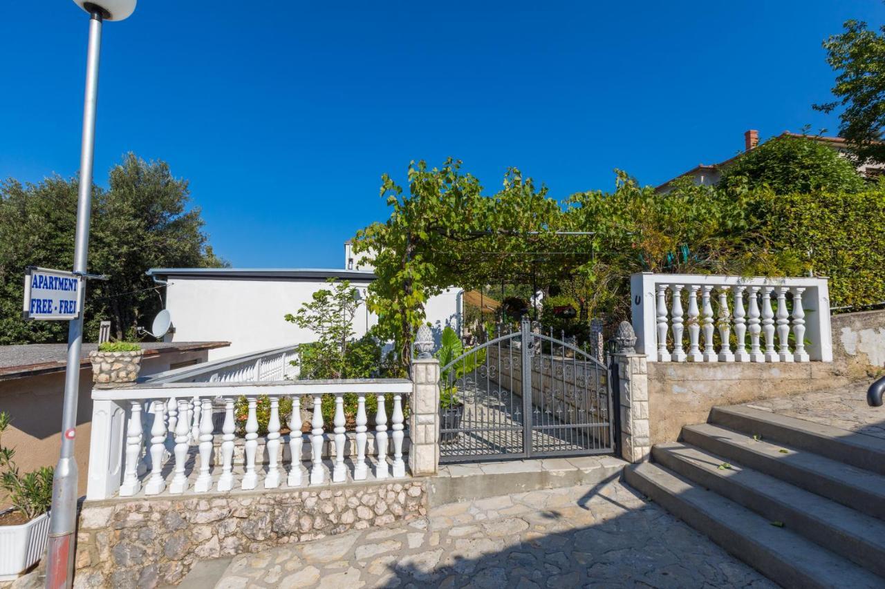 Apartman Mladenka Dramalj Bagian luar foto